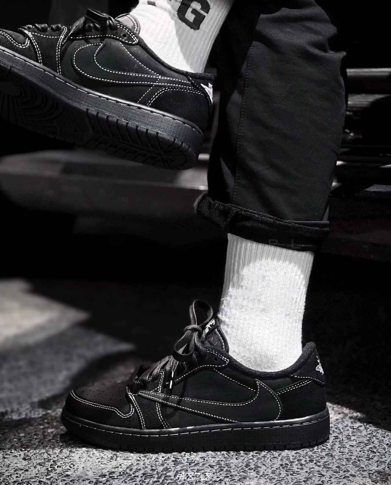 Custom Travis Scott x Fragment x Air Jordan 1 Low DM7866-001 - Exclusive Travis Scott Air Jordan 1 Low Edition